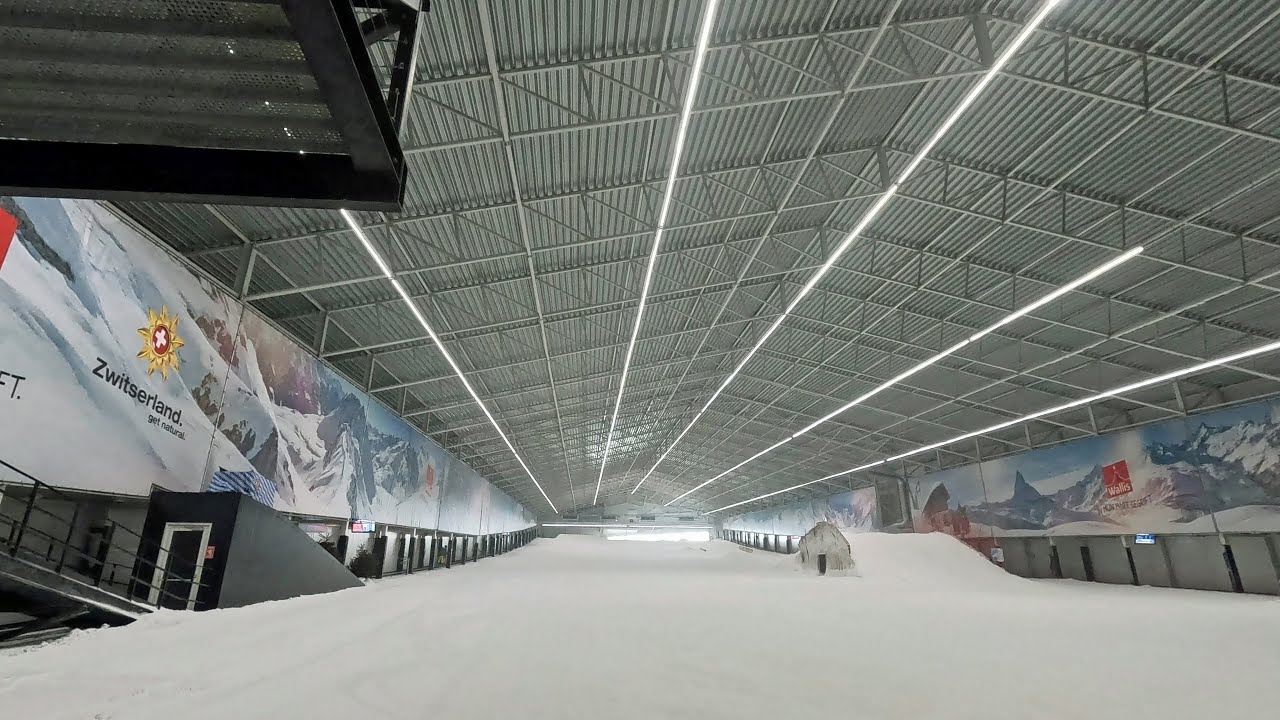Skiën,indoor kunstsneeuw piste Snowworld Antwerpen (voorheen skipiste Aspen)