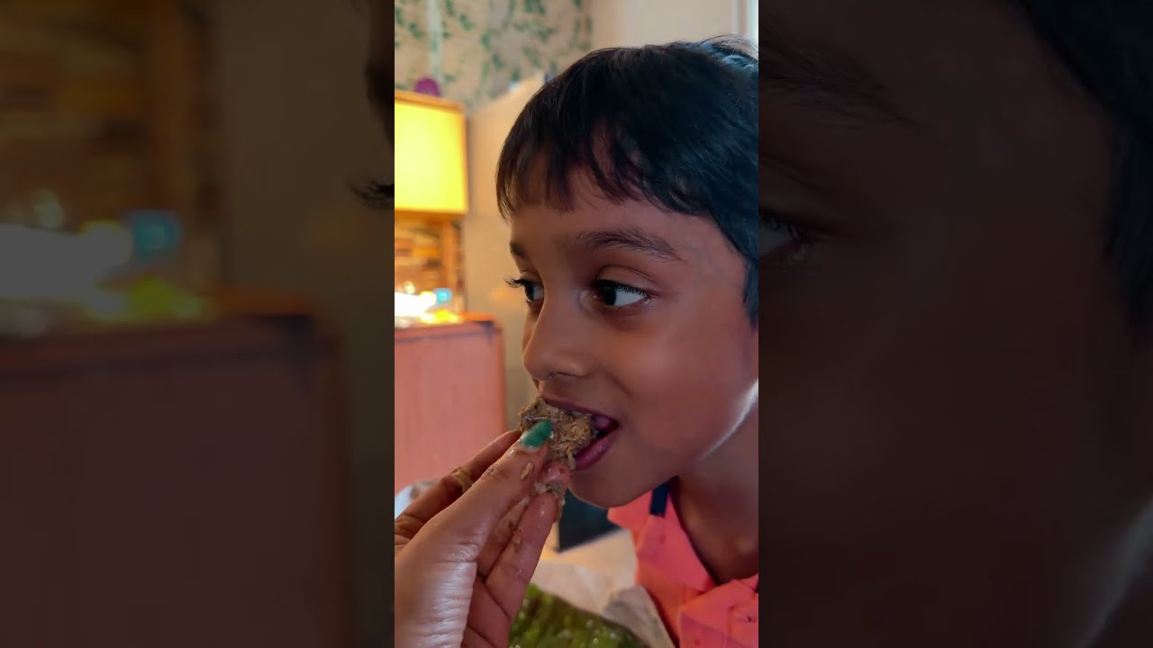 සීතා ආච්චිගේ ගමේ ගෙදරින් මට කෙසෙල්කොලේ බත් මුලක් ගෙනත් දුන්නා | ගමේ කෑම කන්න ආස මට ඉතිං සතුටුයි 🥰😍