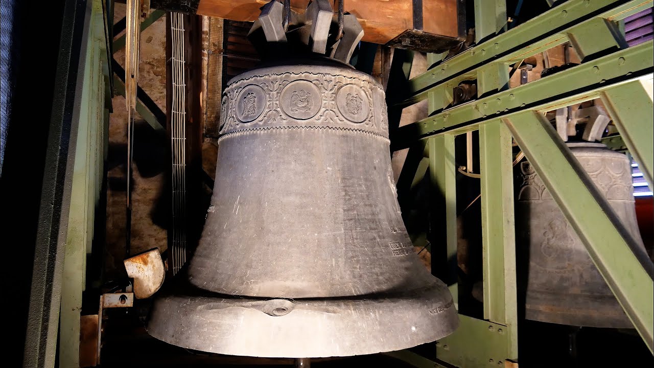Biberbach (D - BY) Die ehemaligen Glocken der Wallfahrtskirche St. Jakobus und Heilig Kreuz