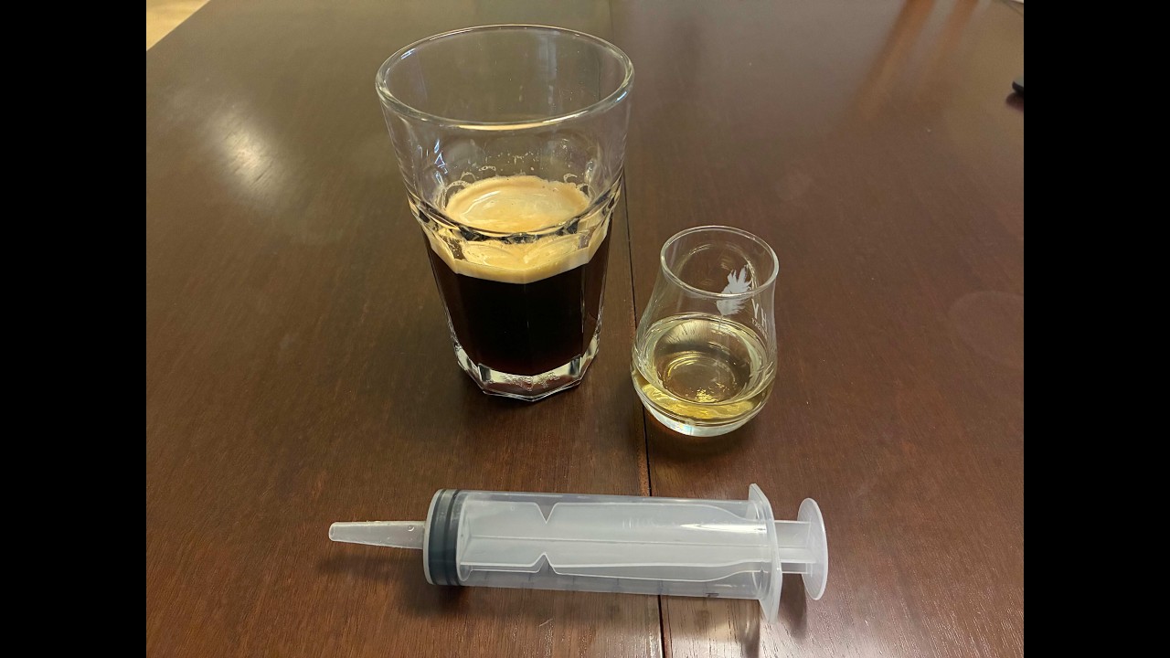 kaffe, whisky og spr&oslash;jte