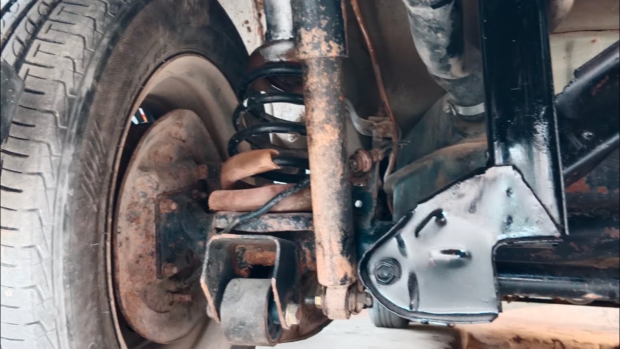 مہران کے پچھلے حصے میں کمانی کے جگہ پر شاک سپرینگ فیٹ کروائیں مہران گاڑی چھوٹی ہے اور مزے بڑی گاڑی k