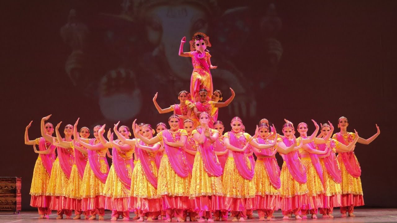 Ganesha Chaturthi - Street Company Tatiana Souza