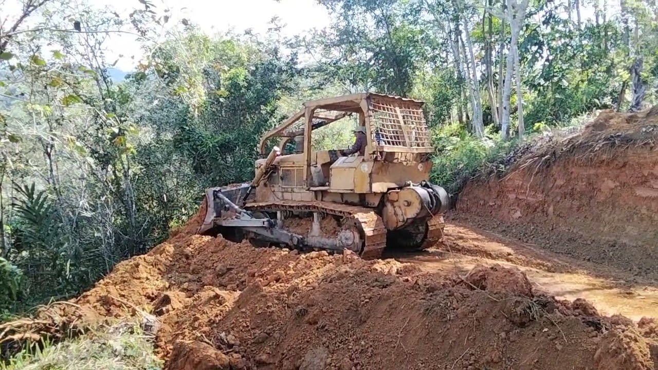 Cara driver bulldozer cutting bukit sampai rata