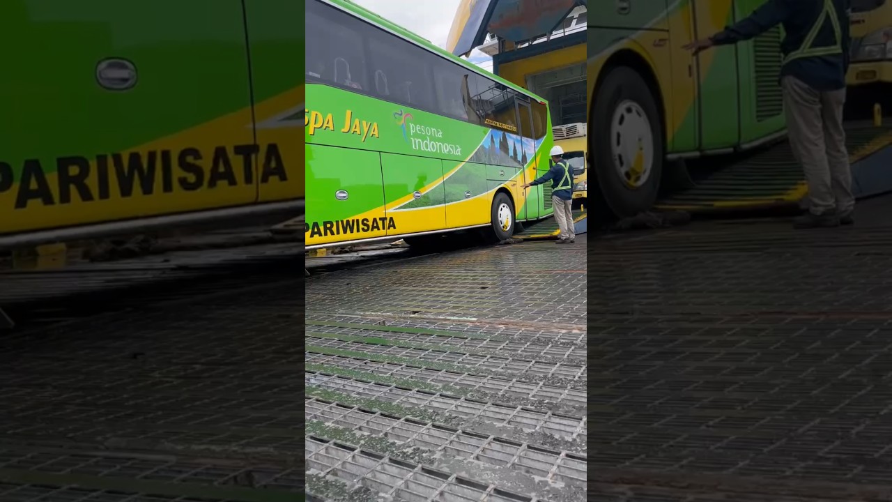 Bus Puspa jaya keluar dari kapal bemper belakang mau gangsruk⁉️ #shotsviral #buspuspajaya