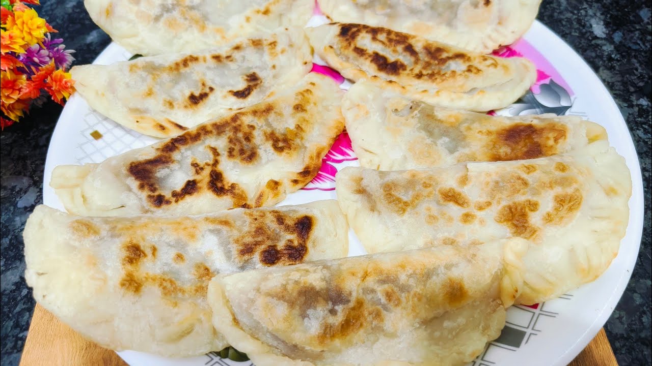 খুব কম সময়ে কম তেলে বানিয়ে নিন এক দম নরম নরম নারিকেলের ভাজা পিঠা | like share and subscribe 