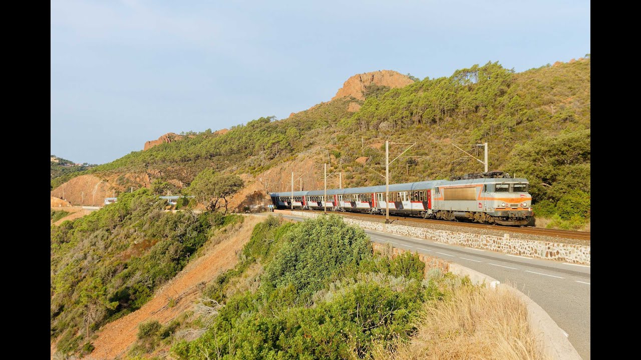 BB 22317 train de pèlerin italien Lourdes Vintimille à Anthéor  310824