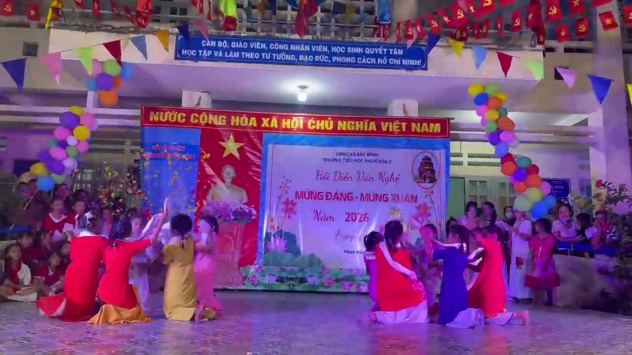 MÚA LỬA THIÊNG.LỚP 2A TRƯỜNG TIỂU HỌC PHAN HOÀ 2 