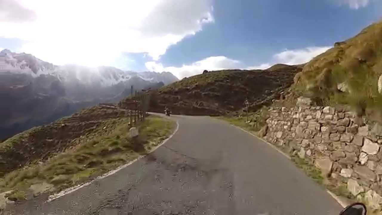 Wjazd od południa drogą ss300 z Ponte di Legno na przełęcz w kierunku do Bormio