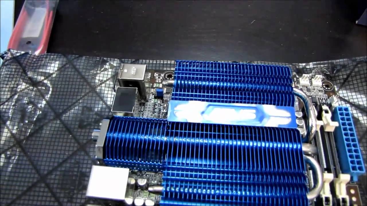ASUS AT5IONT-I Atom D525 NVIDIA ION2 Motherboard Unboxing & First Look Linus Tech Tips