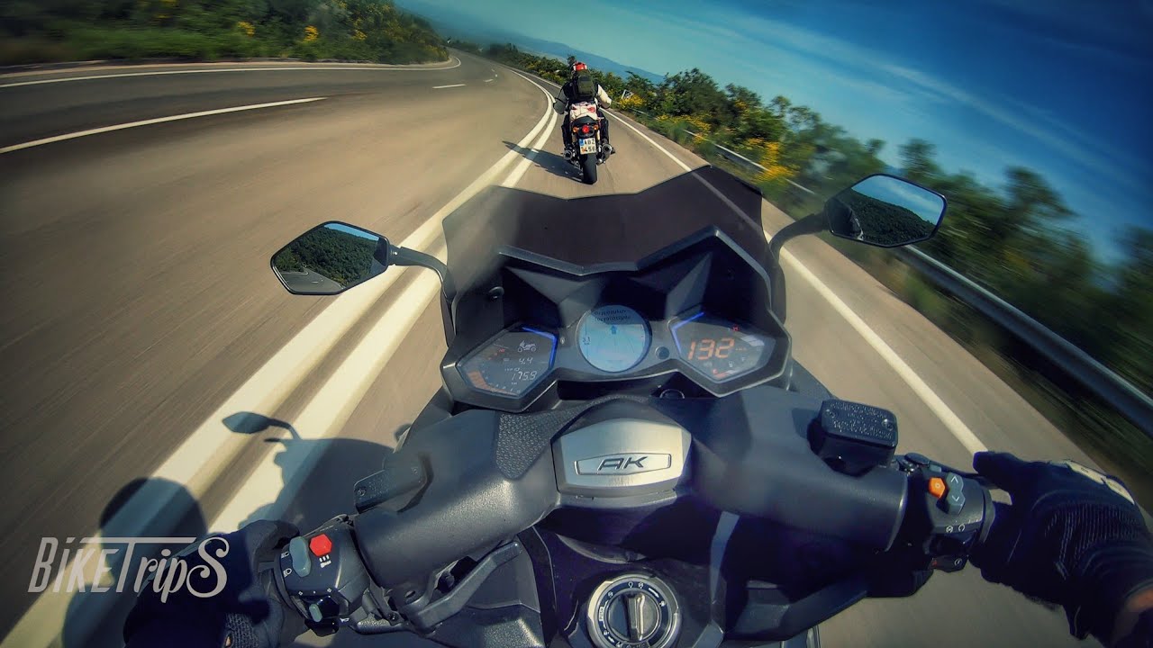 SCOOTER VS... (Kymco Ak550 vs Ducati GT1000)