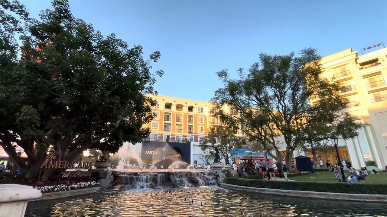 Americana water show it’s not unusual to be loved by anyone