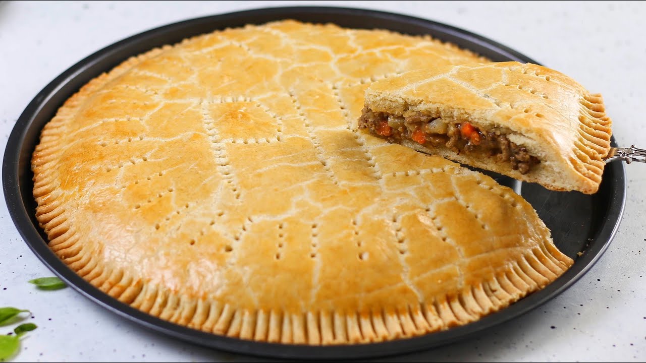 GIANT MEAT PIE // 25 DAYS OF CHRISTMAS RECIPES DAY #1