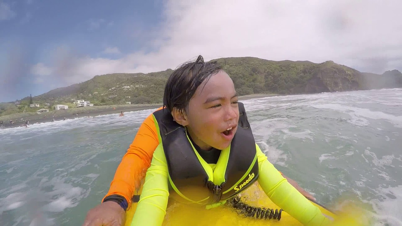 Tandem Bully Board #78 South Piha New Zealand 2016 Dec 17th