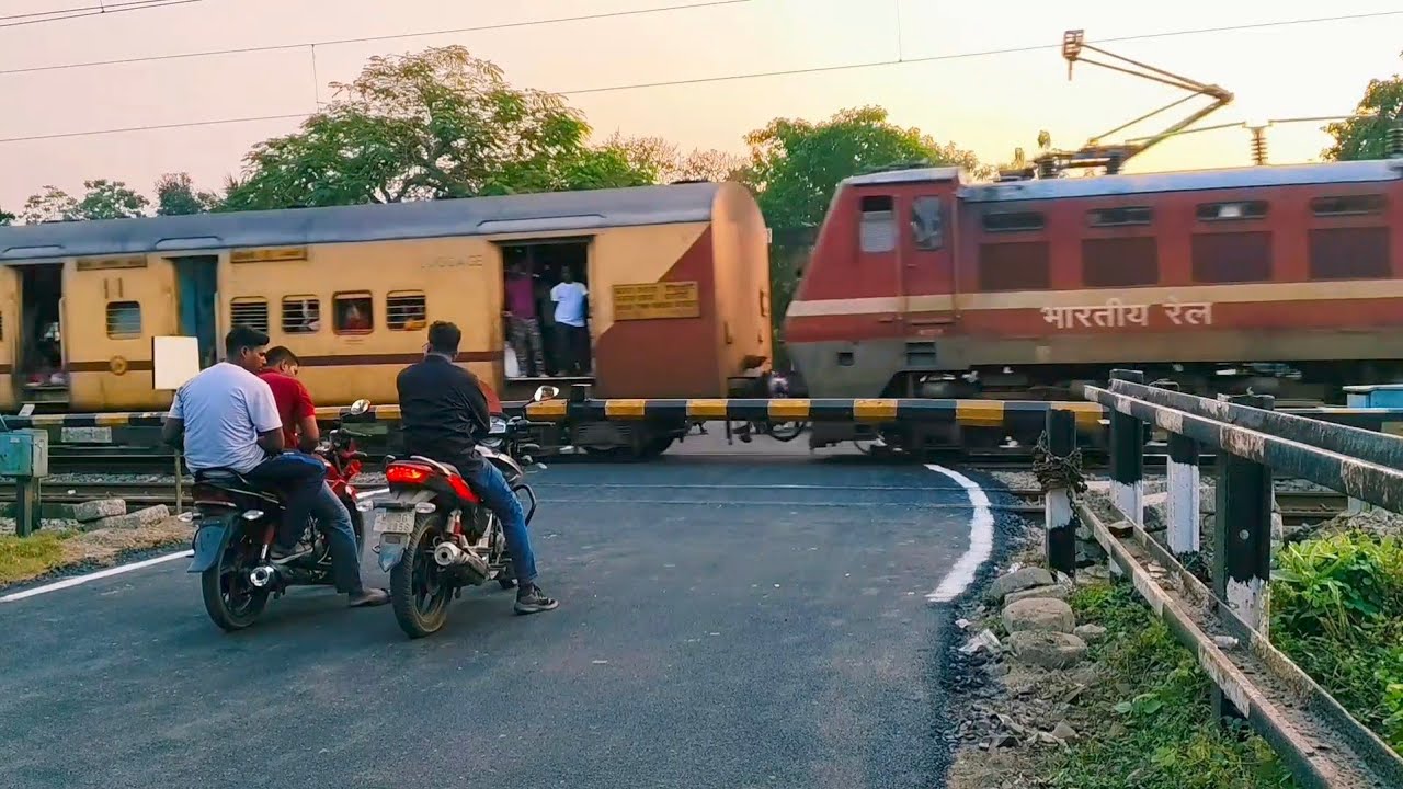 November 21, 2024Inter City Mail Express & Local Train Balagarh Railgate Train Train