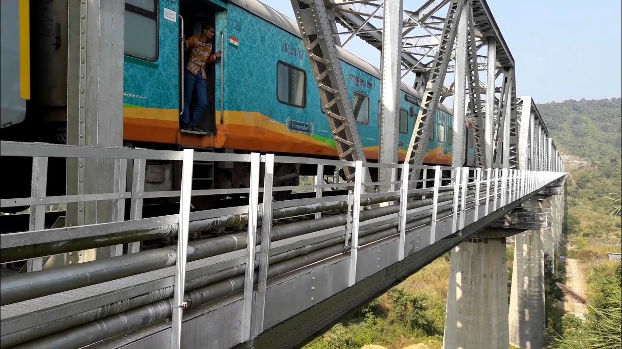Agartala - Bangalore Cant. Humsafar Express 12504 crossing DAYANG River | PUSH-PULL