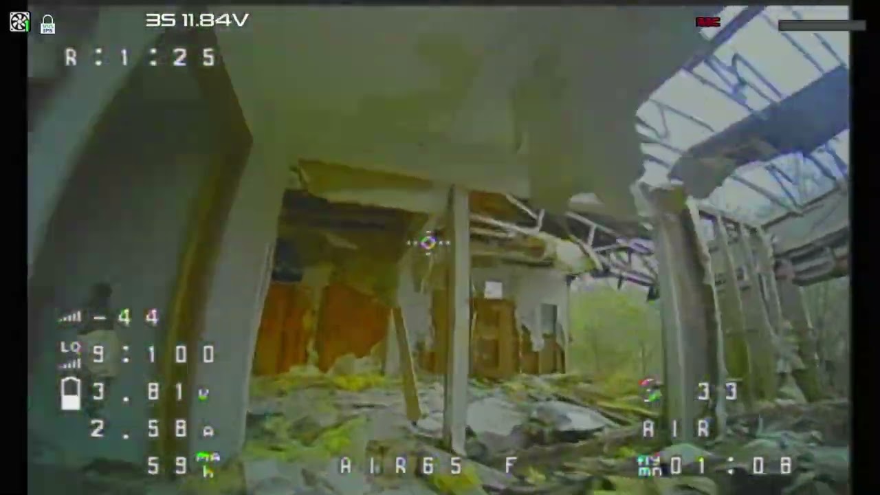 Flying in an abandoned building with a FPV drone #drone #fpv #abandoned