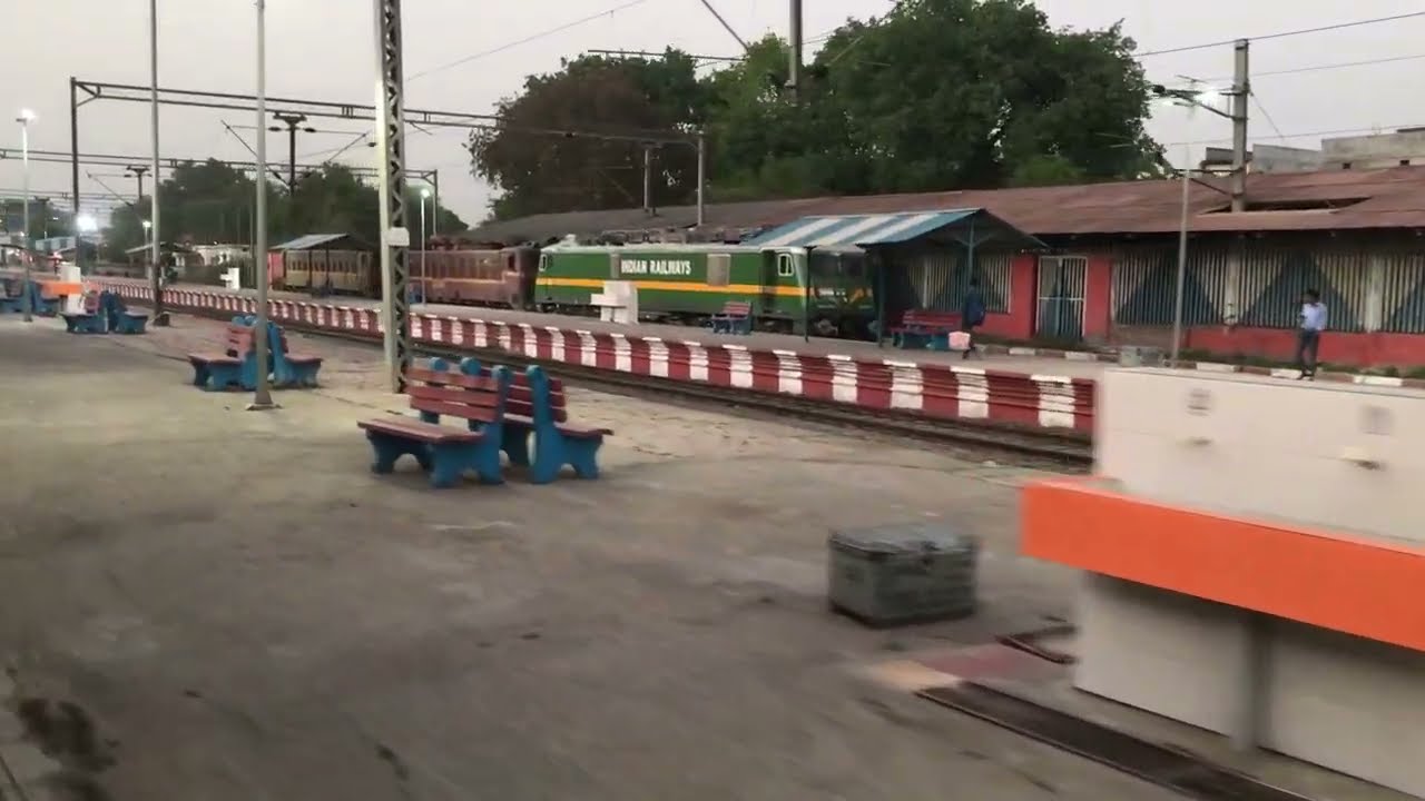 Sultanpur Junction सुल्तानपुर जंक्शन - Entering Sultanpur Junction
