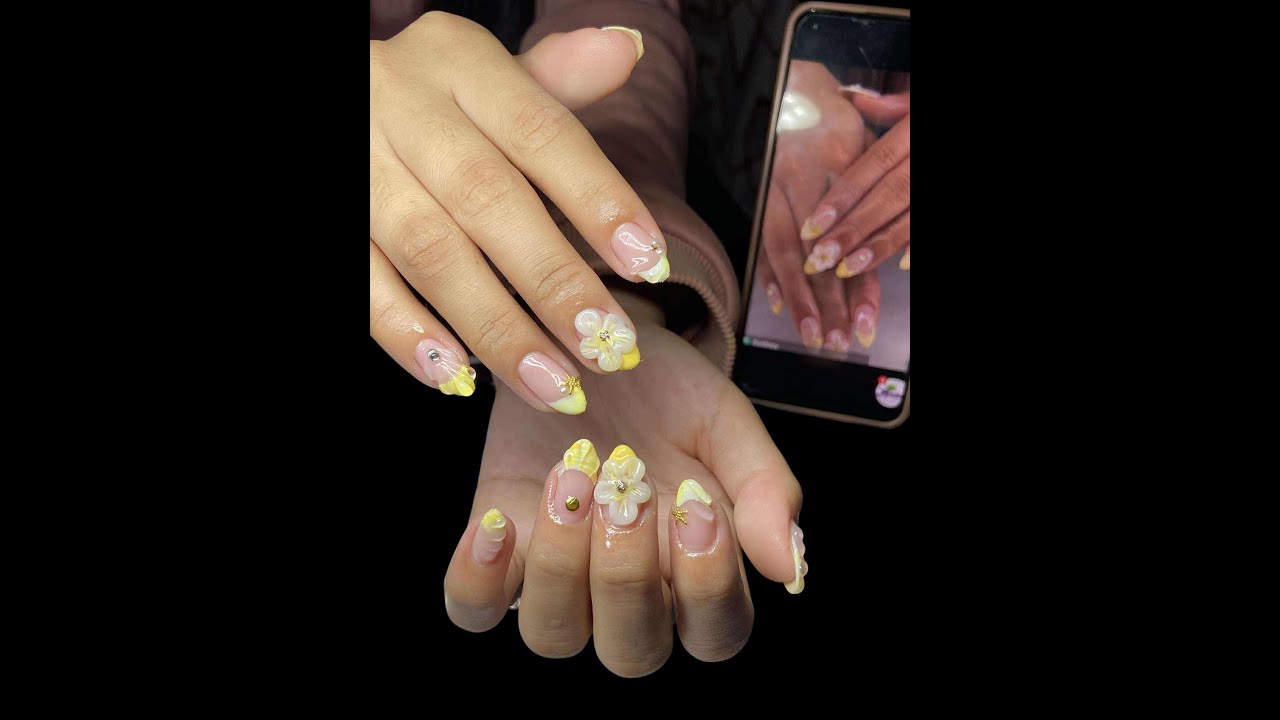 3D flower nail design 