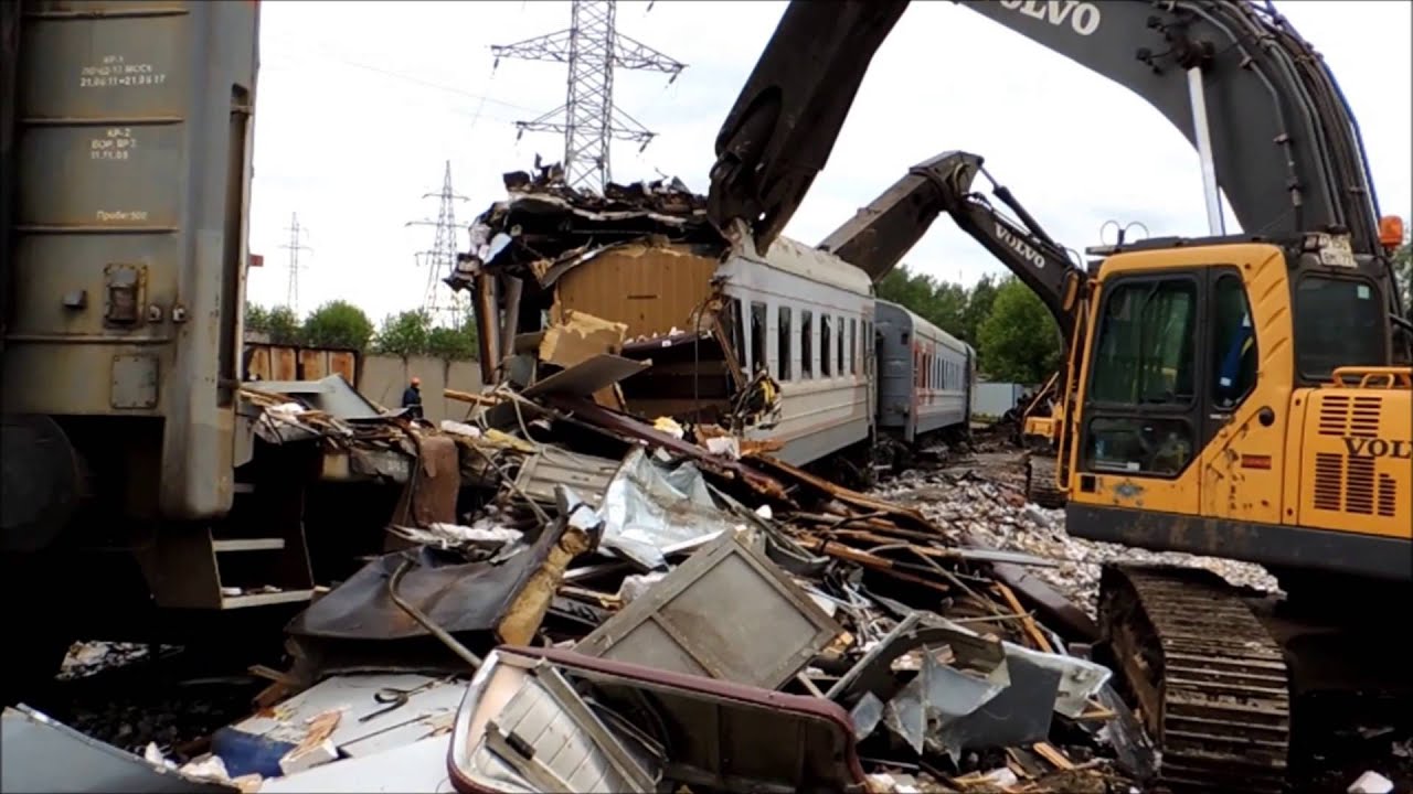 ARDEN scrap shears AS on VOLVO EC360 cutting railways wagons