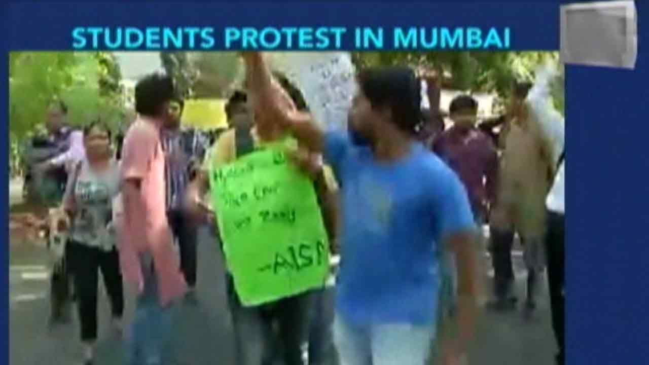 Mumbai Students Join Protests Against Dalit Scholar&rsquo;s Suicide