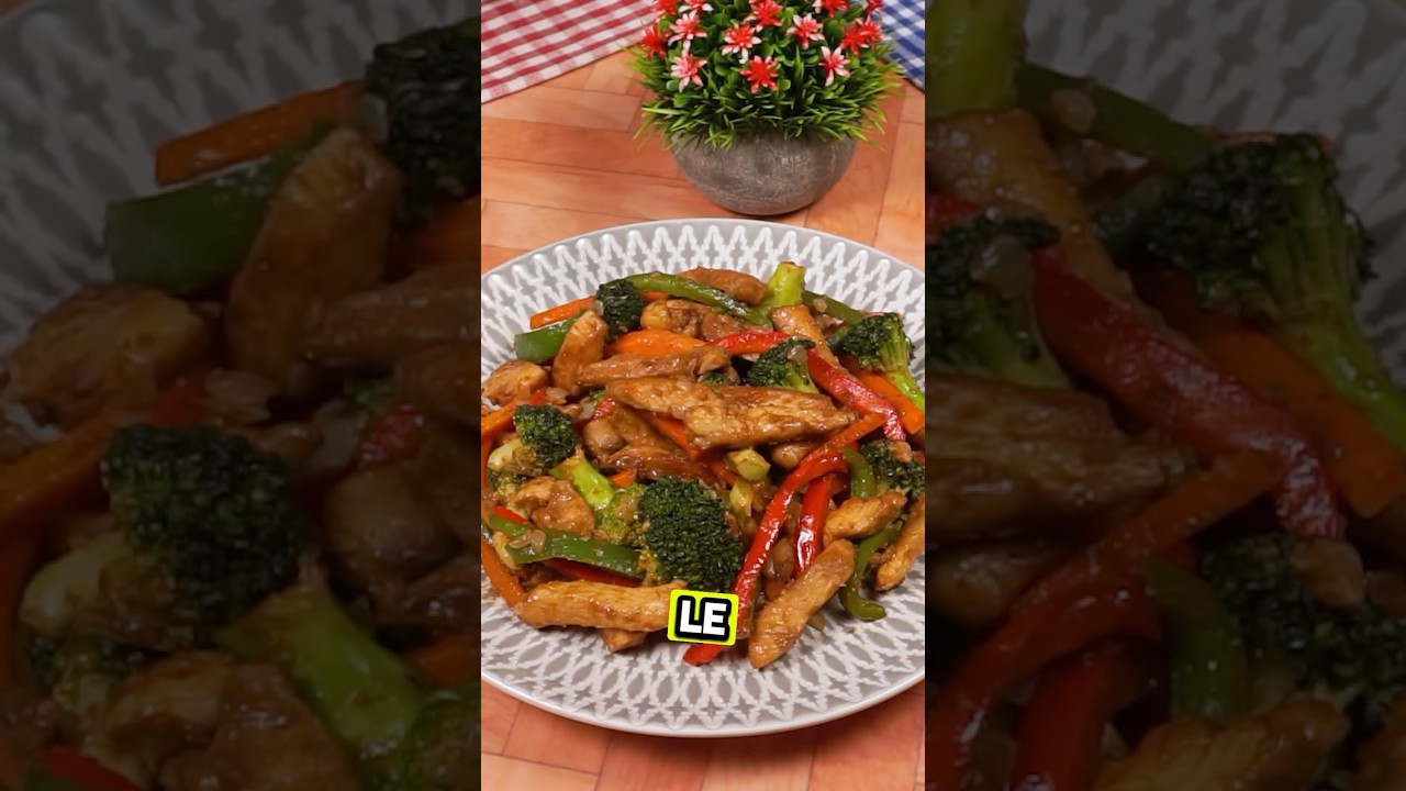 Pollo con br&oacute;coli f&aacute;cil y delicioso al estilo oriental !! 😋💖 #comida #asia #receta #delicioso