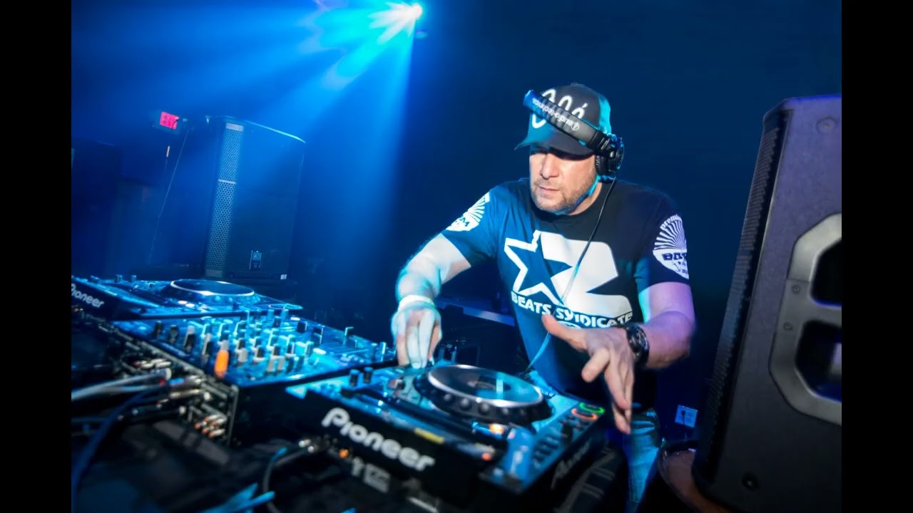 DJ Icey - Tricks Theme (DJ Moon Re-rub)