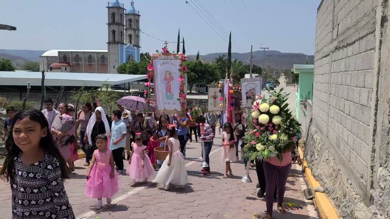 Celebracion del Divino Niño Jesús 🙏💙Comunidad de zaragoza Recorrido de la iglesia ala mayrdomia.