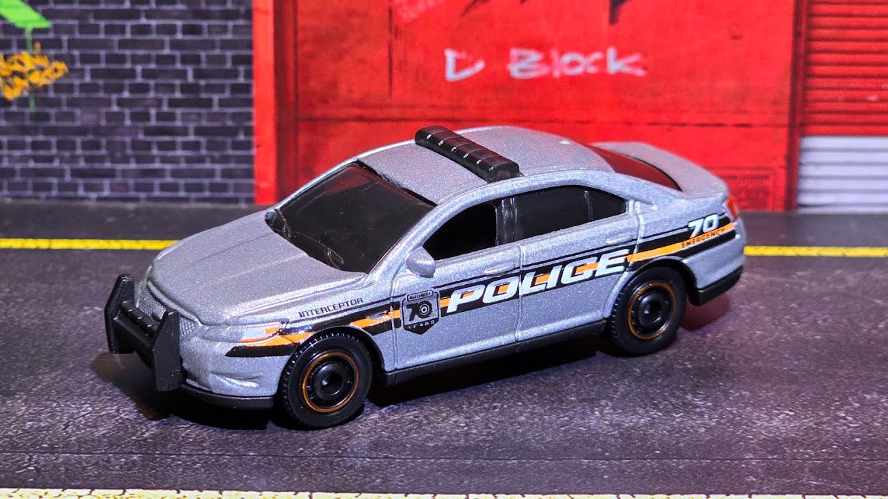 Ford Police Interceptor - Matchbox - Unboxing.