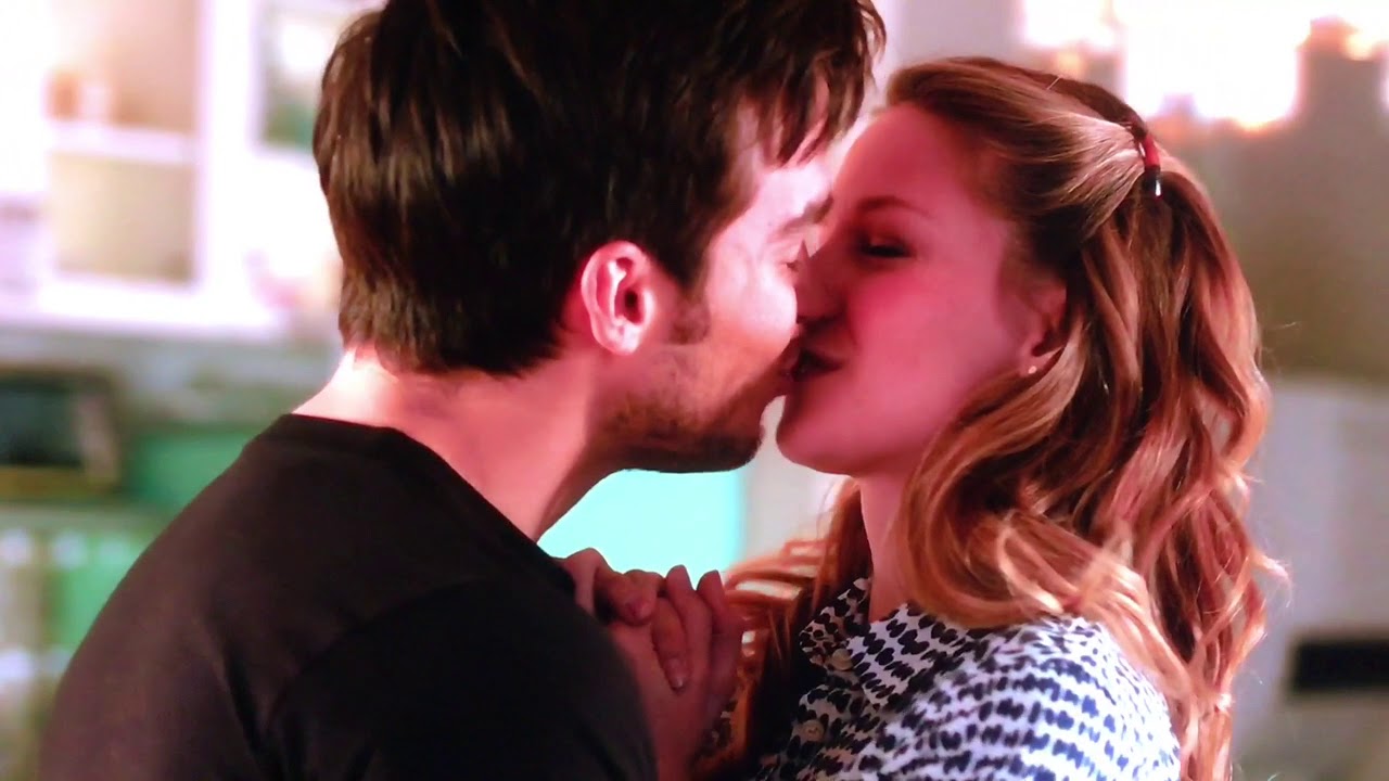 Supergirl kara and Mon El kiss scenes