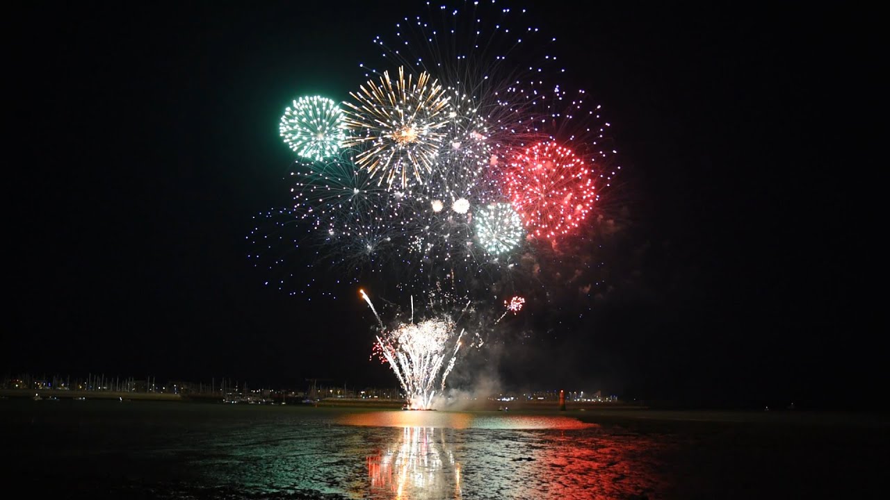 Feu d'artifice de La Rochelle 14 juillet 2022 sur le thème de la mer