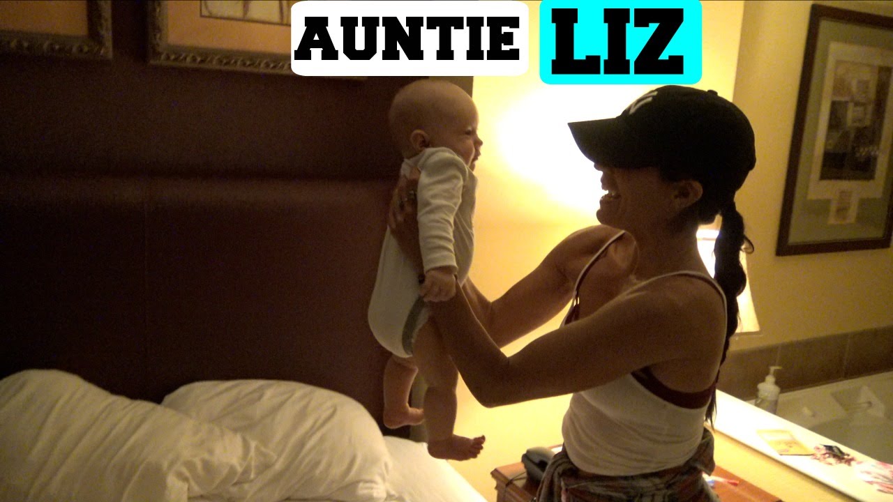 Aunt Liz meets Vayda!