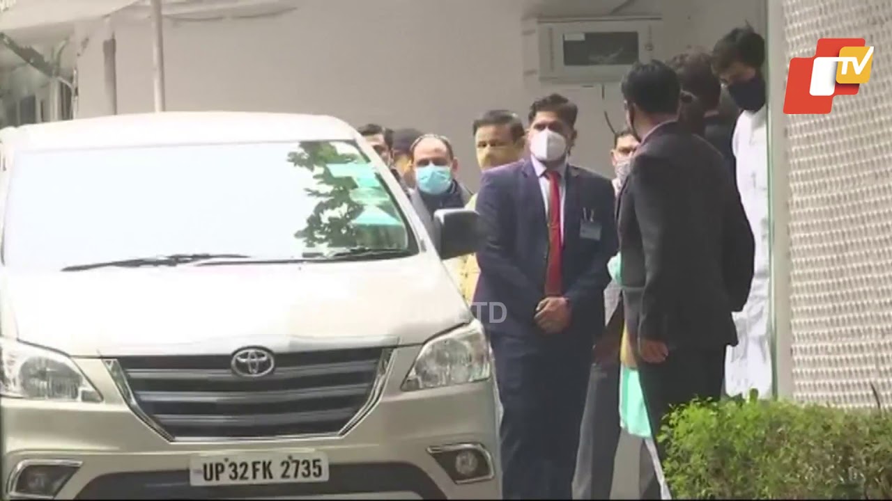 Rahul Gandhi Reaches Ahmed Patel's Residence To Pay Condolences