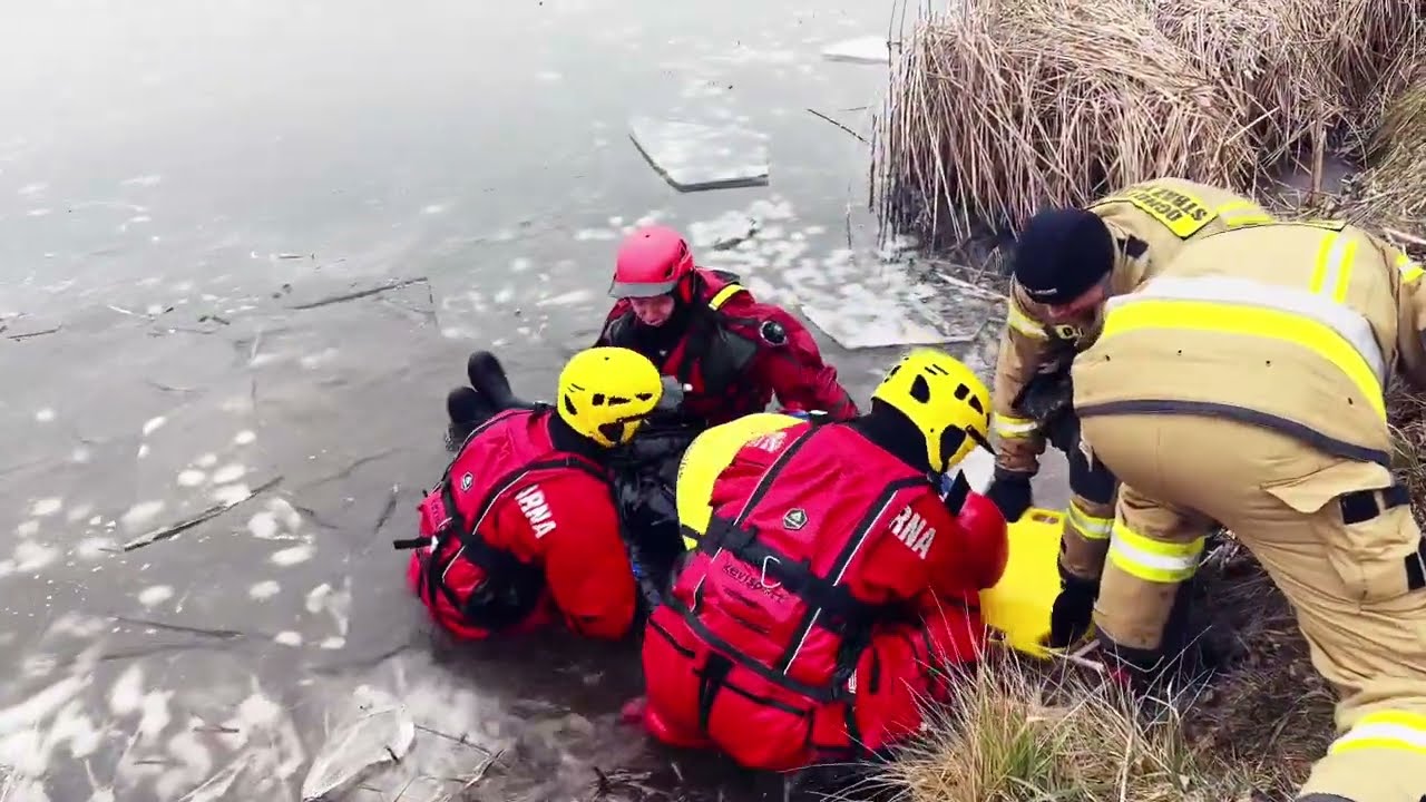 KP PSP Przedbórz - Ćwiczenia z ratownictwa na lodzie 13.02.2025