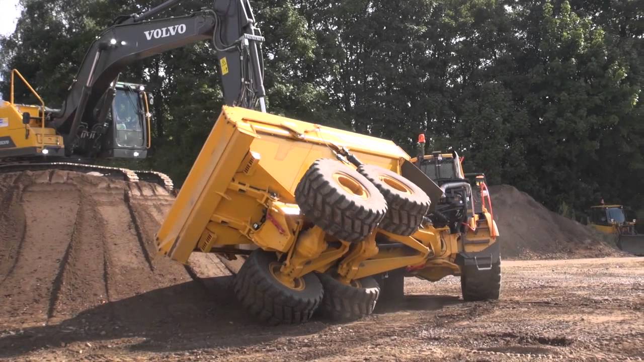 Volvo Dumper & Excavator! What a CRAZY ACTION!!!