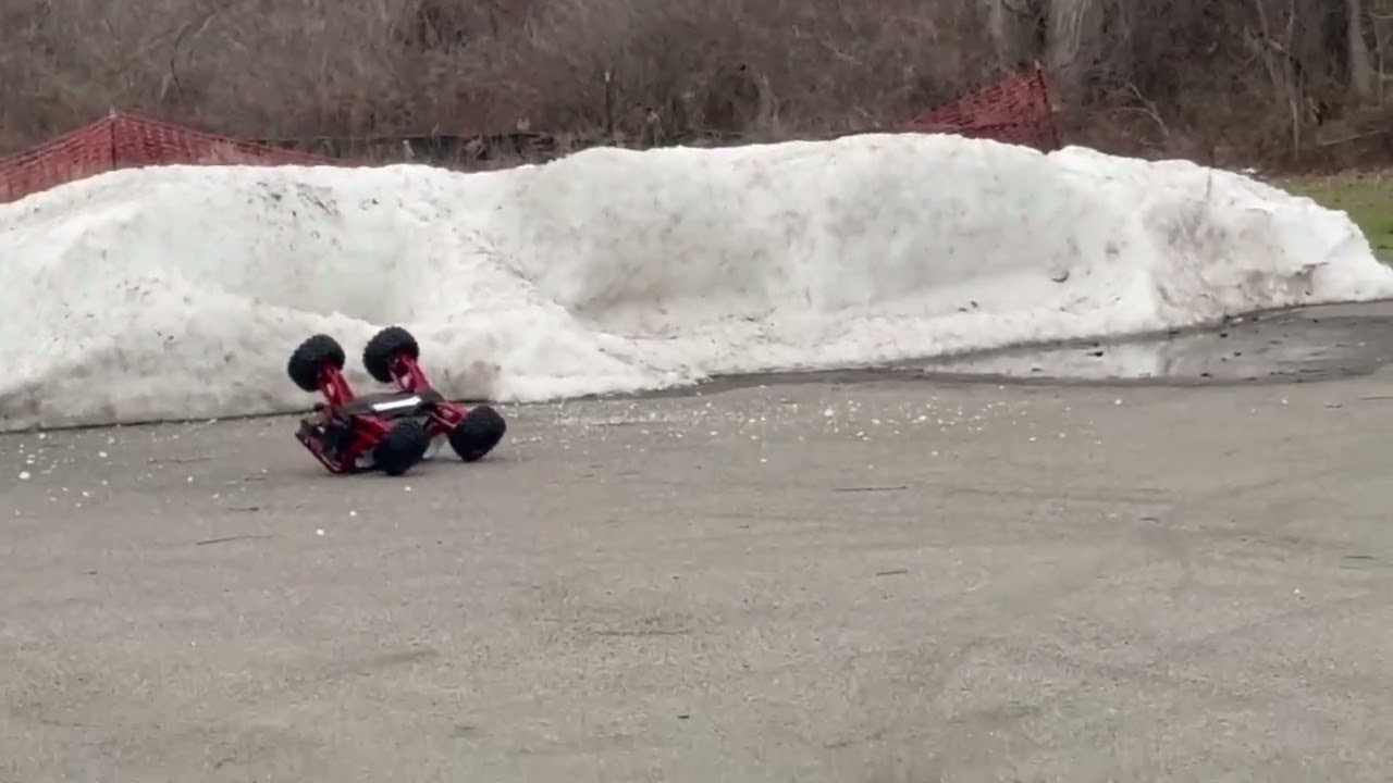 Xmaxx vs snow pile
