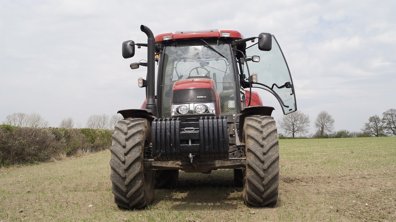Spreading Fertiliser With Case Maxxum 130 CVX 2016