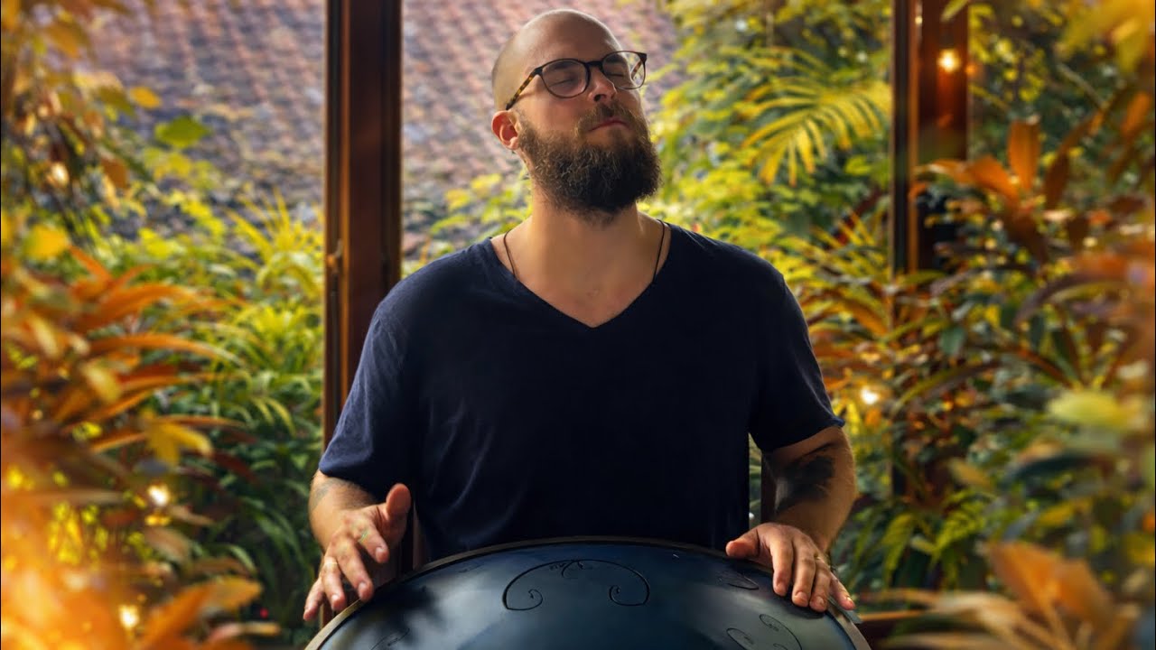 F “Astronauting” 👨‍🚀🚀🛸 @RAVVastSteelTongueDrum @Kabeçãohandpan #handpan #healing #meditativemusic 