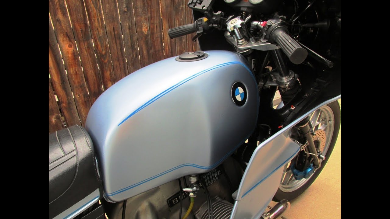1977 BMW R100RS Painting Pinstripes
