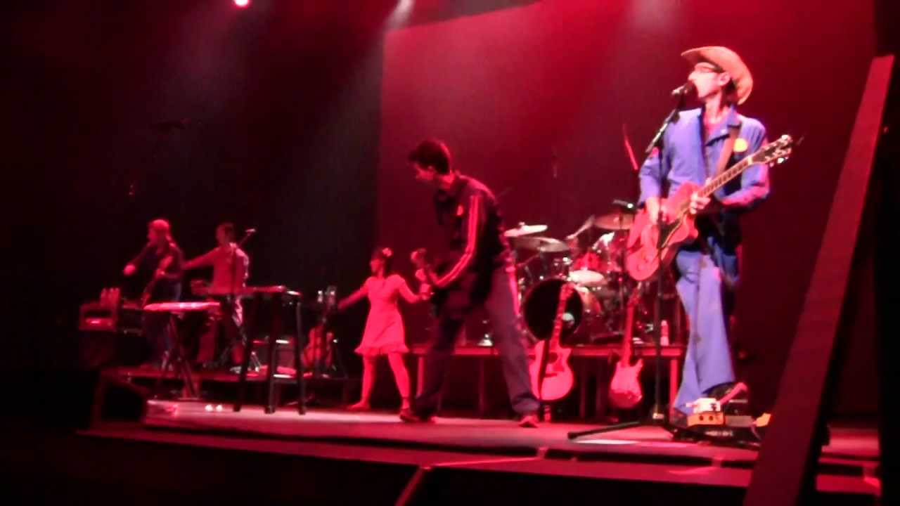 Mover Rich with sprained ankle in Maui