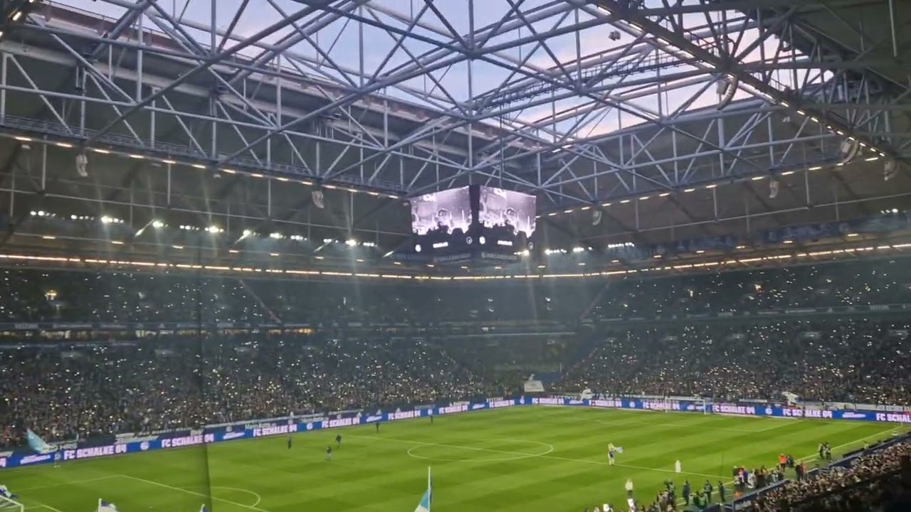 Steiger und Vereinslied vor dem Spiel gegen Dortmund :)