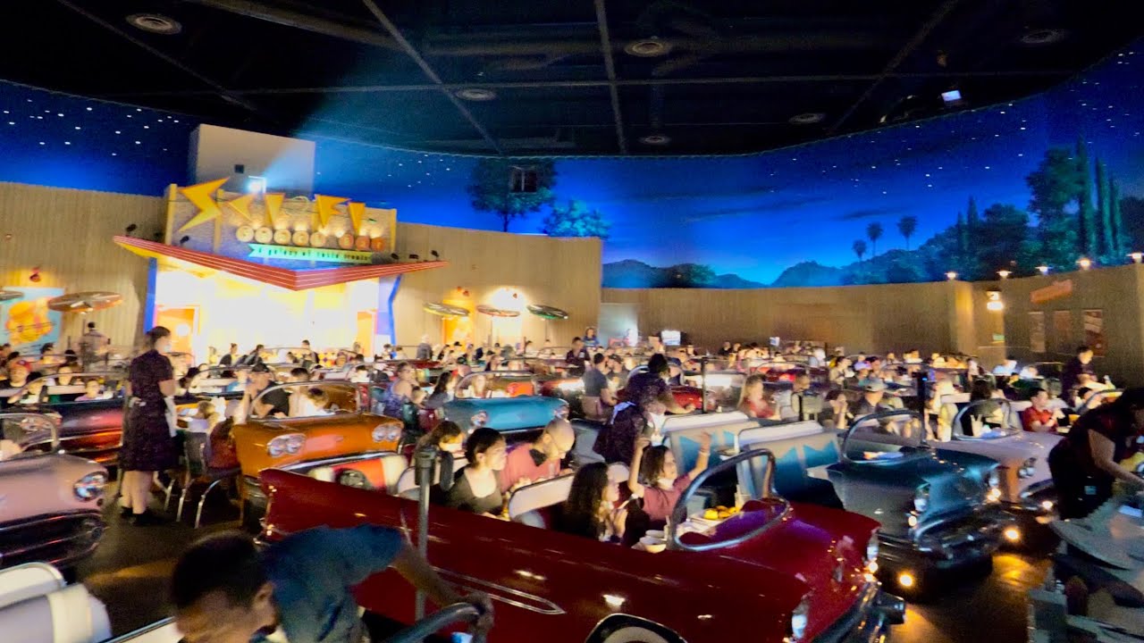 Sci-Fi Dine In Theater Restaurant at Disney's Hollywood Studios in 4K | Walt Disney World 2022