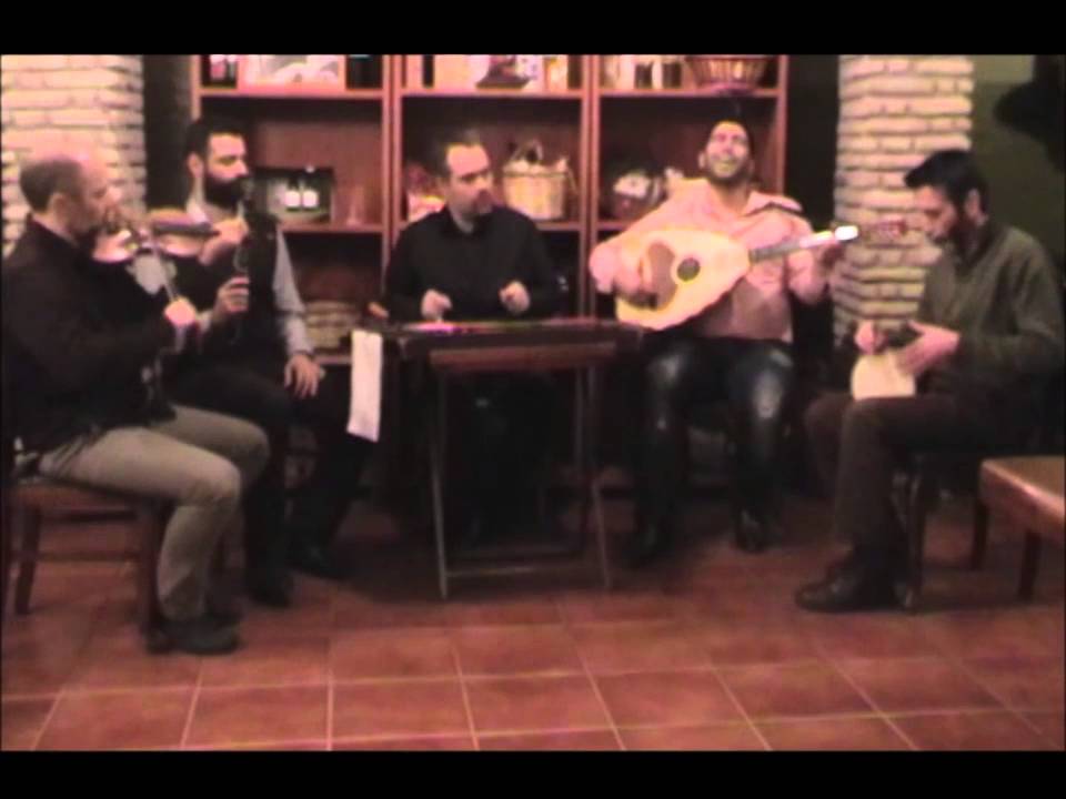 Μια κοκκινοφορεμένη - Δημήτρης Περρής
