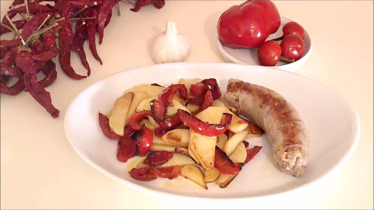 Salsiccia, papaccelle e patate.