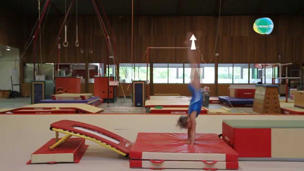 Excerpt of the training on the back handspring on the floor: GymneoTV