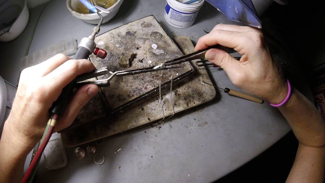 Goldsmithing Technique- Soldering chain links closed