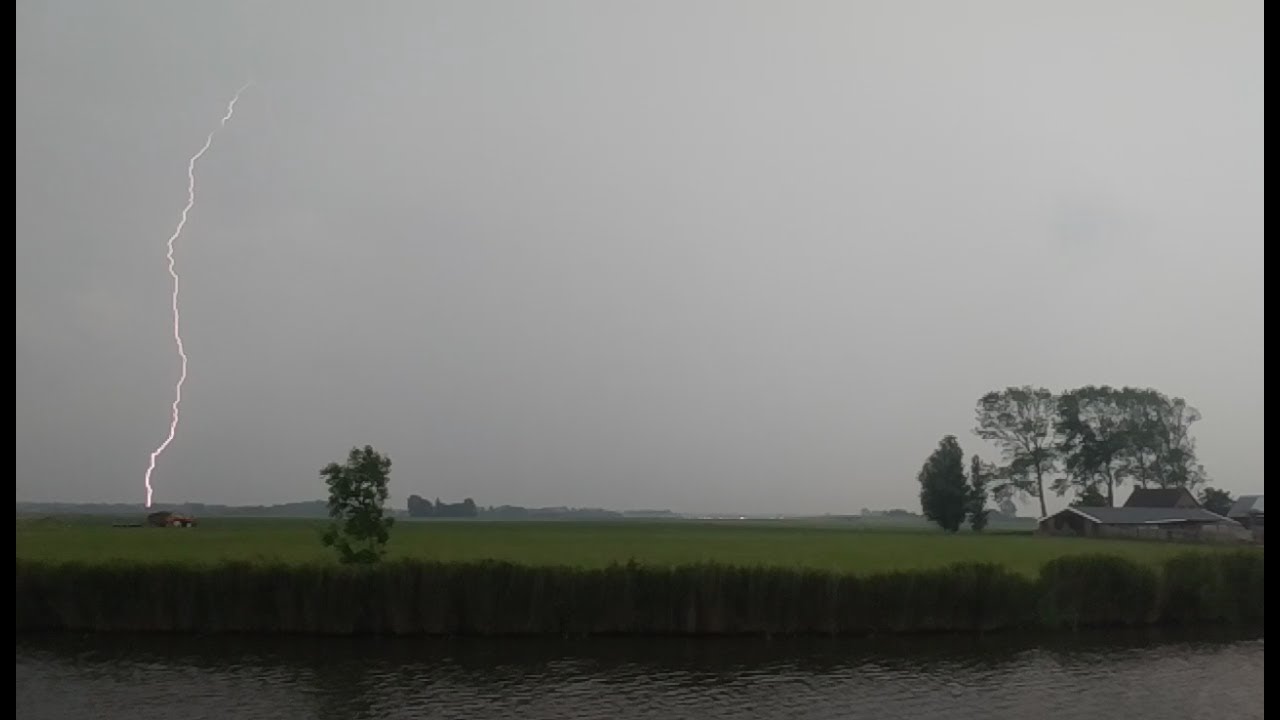 Blikseminslagen 22 juni 2017 Dokkum te Bowlingcentrum