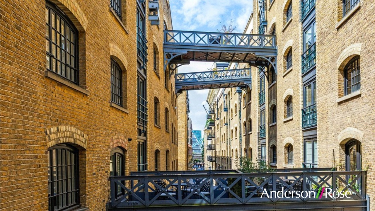 A Butler’s Wharf One-Bedroom Apartment for Sale with Private Roof Terrace next to Tower Bridge