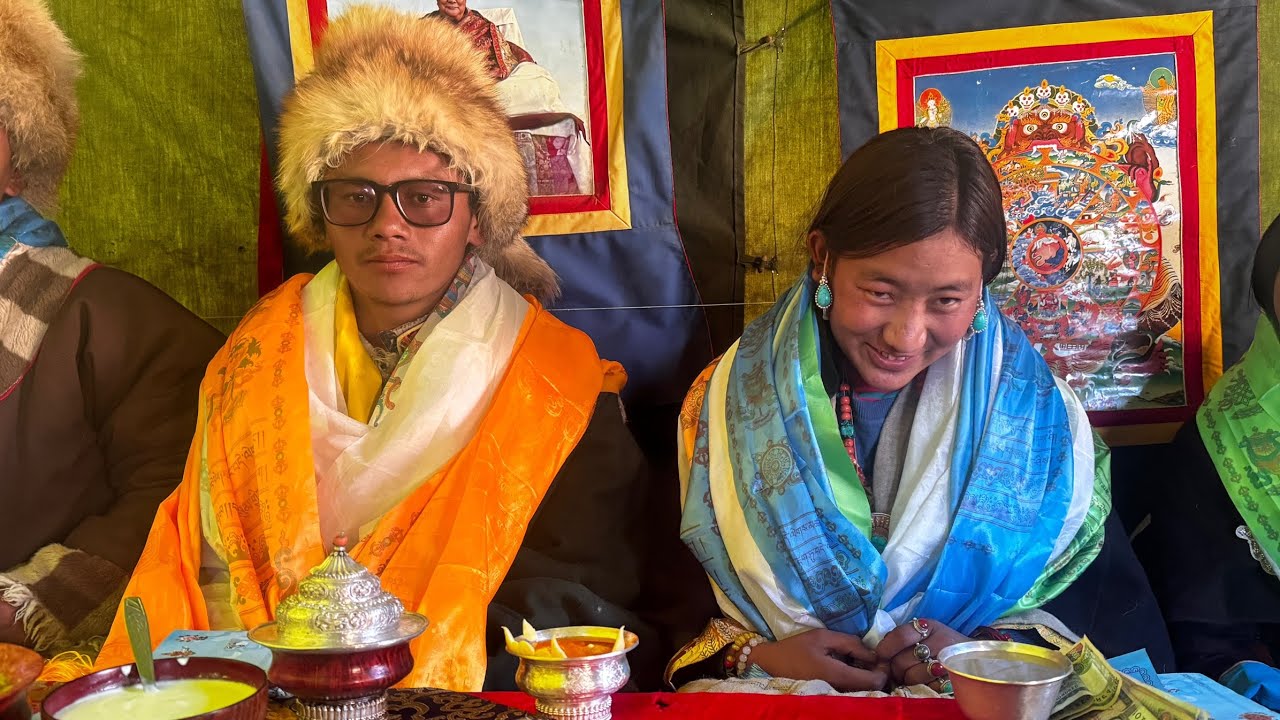 ས་ལྡང་བུ་རྡོ་རྗེ་དང་ཏི་གླིང་བུ་མོ་སྐྱིད་འཛོམས་གཉིས་ཀྱི་སྟབས་བདེ་གཉེན་སྒྲིག་གི་དགའ་སྟོན་མཛད་སྒོར།