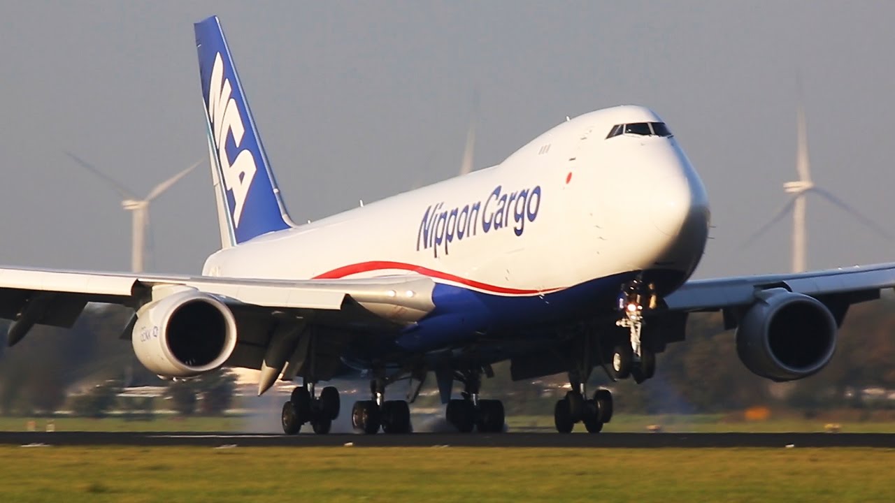 Boeing 747-8 vs. Airbus A340-600