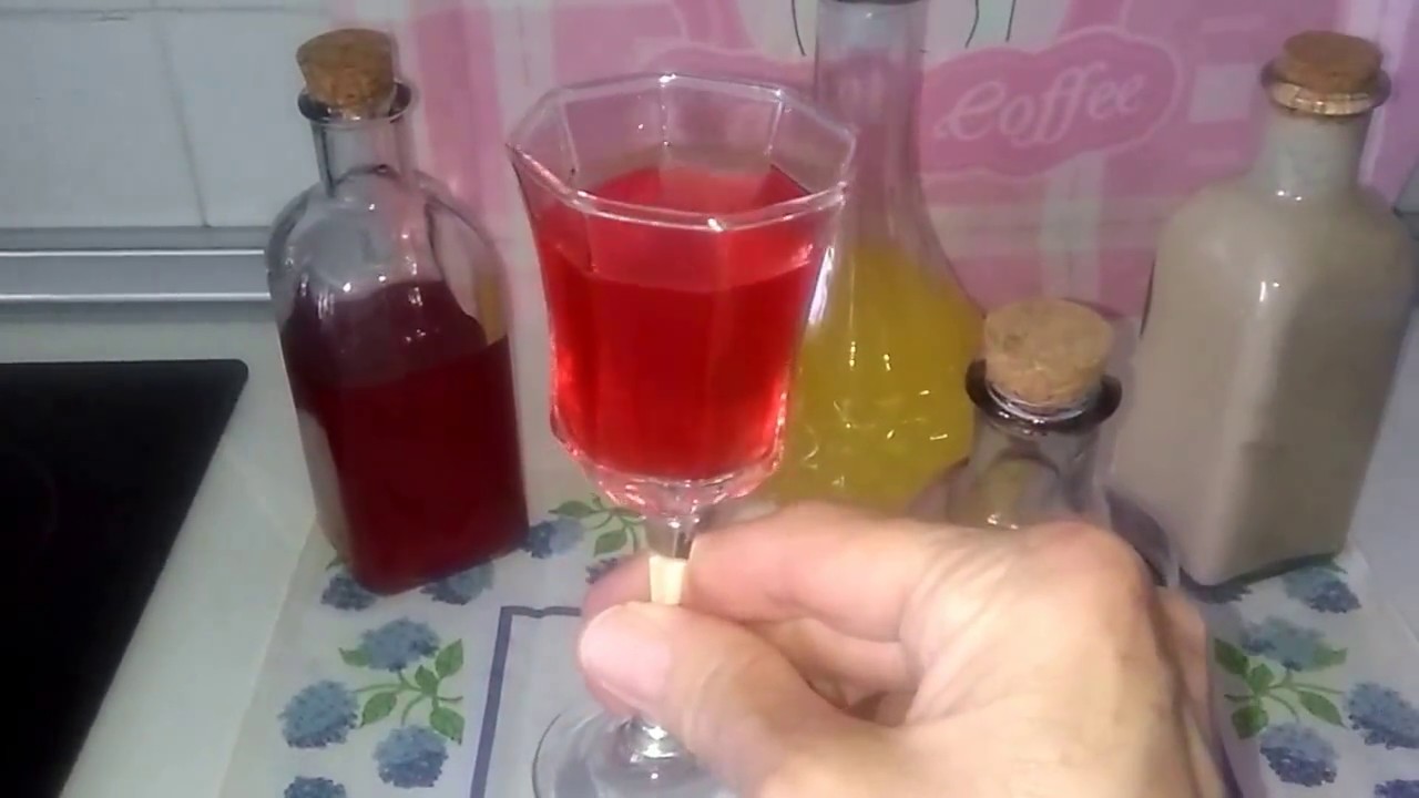 LICOR CASERO DE FRESAS ¡¡SENCILLO Y RÁPIDO DE PREPARAR!!